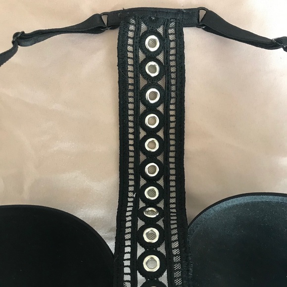Black Satin Victoria’s Secret push up bra - Picture 4 of 5